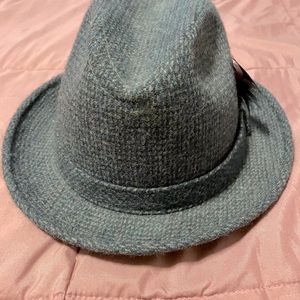 Men’s Fedora-this hat is a woven tweed in excellent condition.